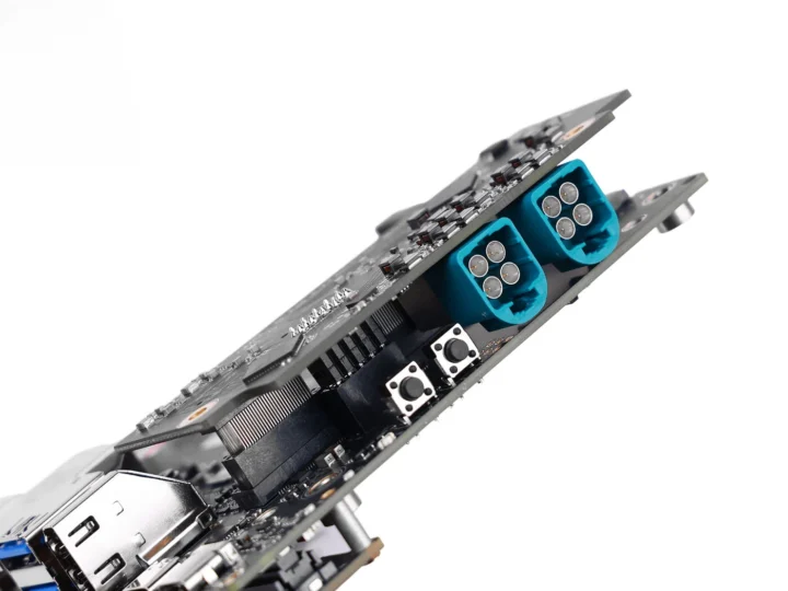 Jetson AGX Orin huit connecteurs de caméra GMSL2 Jetson AGX Orin huit connecteurs de caméra GMSL2