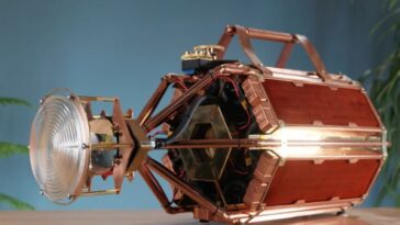 Maker Builds 120,000 Lumen 1.5kW Water Cooled Flashlight