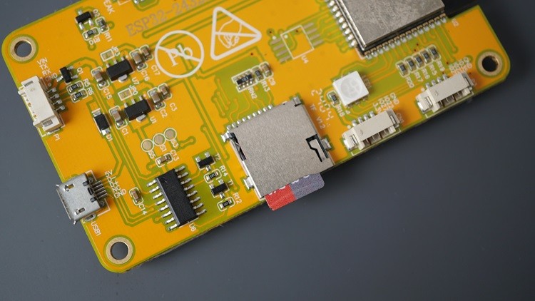 ESP32 CYD : utilisez simultanément l'écran, l'écran tactile et la carte MicroSD 5 ESP32 CYD avec carte microSD