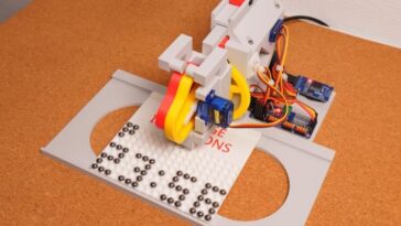 Desk-Sized Marble Pixel Clock Built by DIY Maker