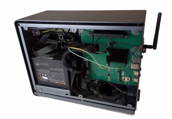 Sentinel Core installé dans un châssis mini-ITX Sentinel Core installé dans un châssis mini-ITX