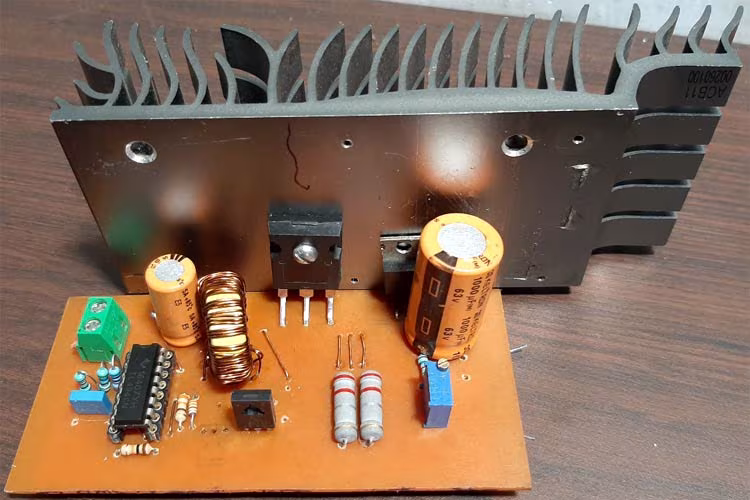 Conception d'un convertisseur boost haute puissance et haut rendement à l'aide du TL494 1 High Power Boost Converter Circuit using TL494