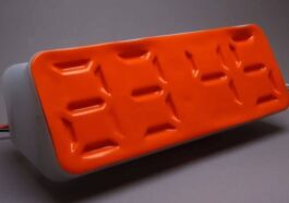 Microfluidic Air Clock with Soft Robotics Design