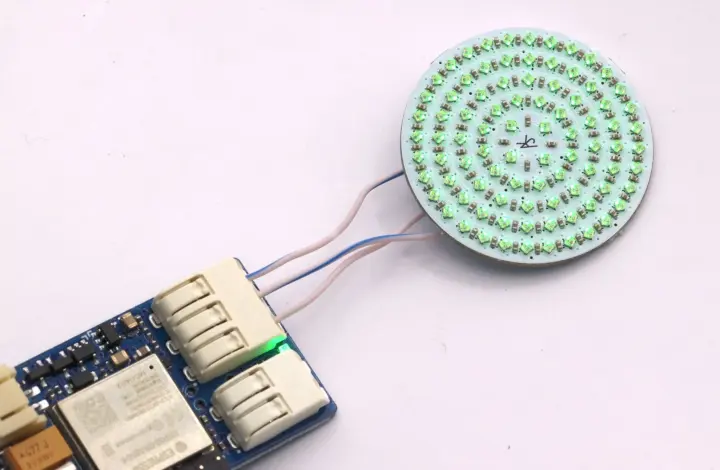 Anneau LED connecté au connecteur Wago