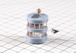 Single Motor Robot with Full Direction Control