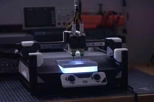 Cette machine de sélection et de placement DIY offre une précision de 10 microns 1 DIY Pick-and-Place Machine Built for Micron-Level Precision