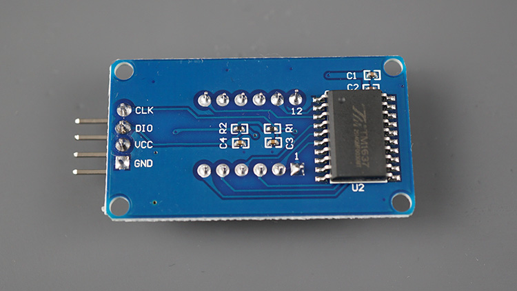 Horloge numérique ESP32 NTP : fuseau horaire et heure d'été 8 Broches du module d'affichage TM1637 CLK DIO VCC GND