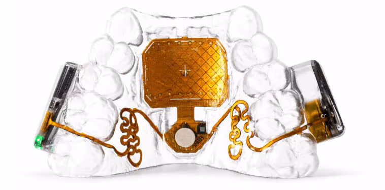 Augmental MouthPad : le pavé tactile contrôlé par la langue pour une accessibilité accrue 1 Augmental Mouthpad