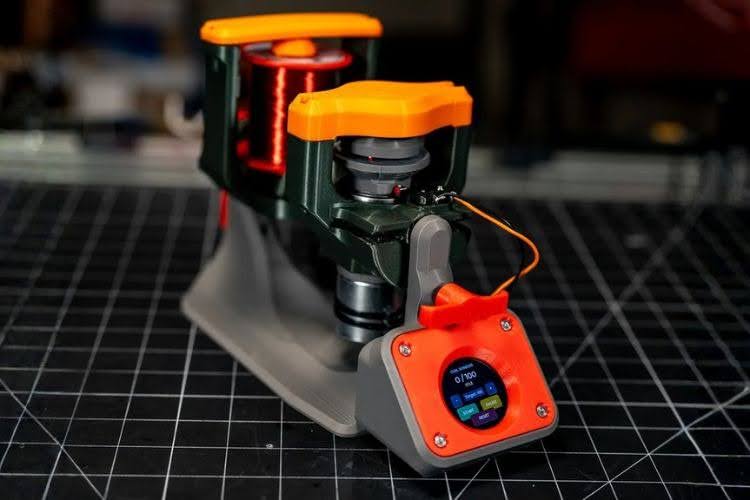 Besoin d'une bobine de moteur personnalisée ? Cette machine open source vous couvre 62 3D-Printed Open-Source Coil Winder